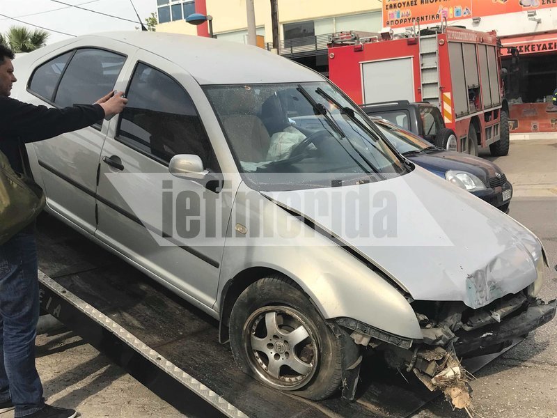 ΙΧ έπεσε σε στάση λεωφορείου στη Μεταμόρφωση - Ενας νεκρός, 3 τραυματίες | iefimerida.gr 8