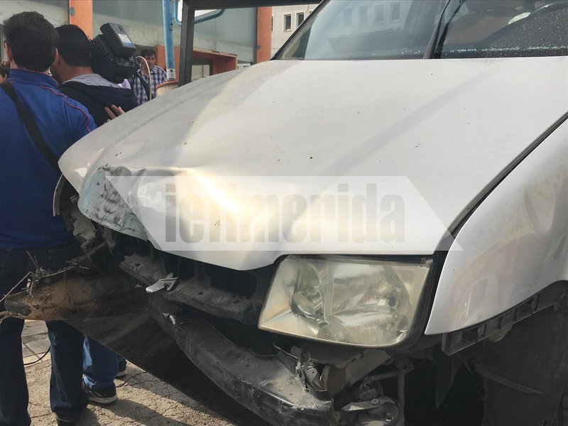 ΙΧ έπεσε σε στάση λεωφορείου στη Μεταμόρφωση - Ενας νεκρός, 3 τραυματίες | iefimerida.gr 3