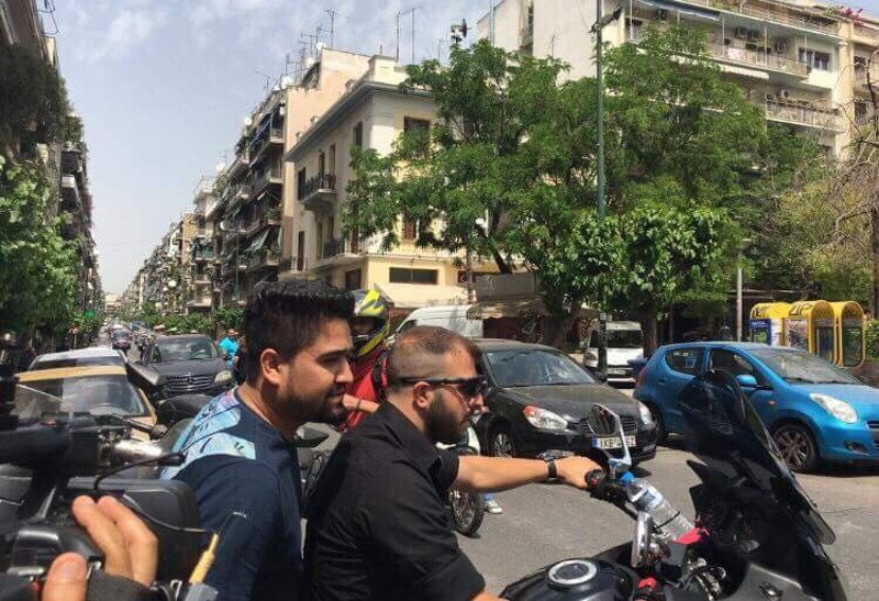 Πυροβόλησαν Αλβανό, σε κομμωτήριο, 5 φορές στα πόδια- Τους κυνήγησε αστυνομικός με όπλο | iefimerida.gr 4