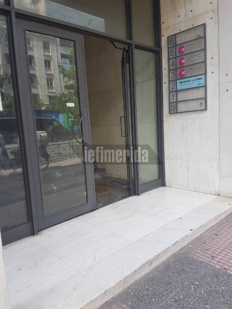 Η είσοδος του γραφείου του βουλευτή των ΑΝΕΛ Κ. Κατσίκη