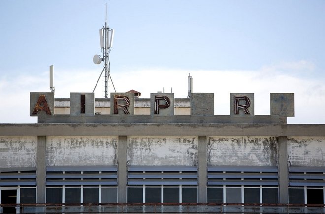 Η πινακίδα του αεροδρομίου