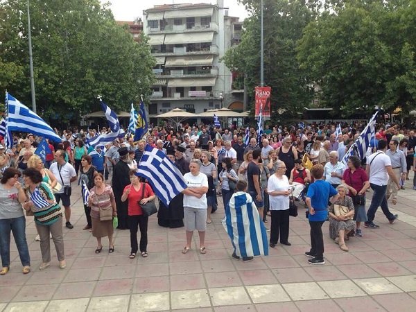 Χιλιάδες πολίτες στους δρόμους για τη Μακεδονία σε 23 πόλεις | iefimerida.gr 16
