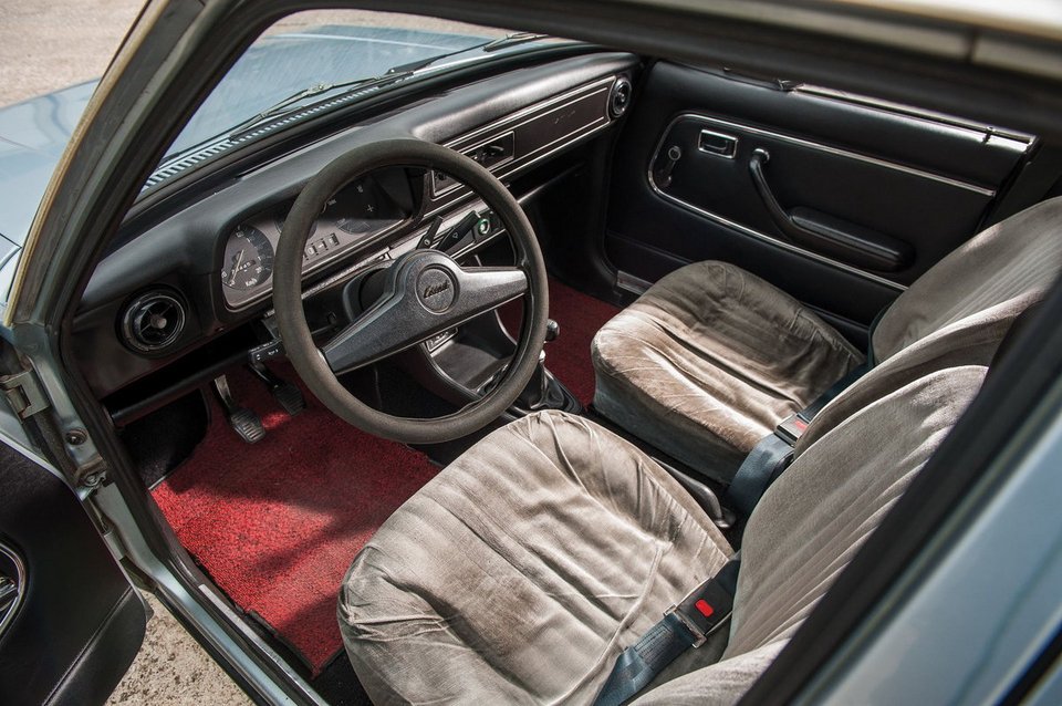 Πόσο θα πουληθεί ένα Ford Escort του 1976 που ανήκει στον Πάπα;  | iefimerida.gr 1