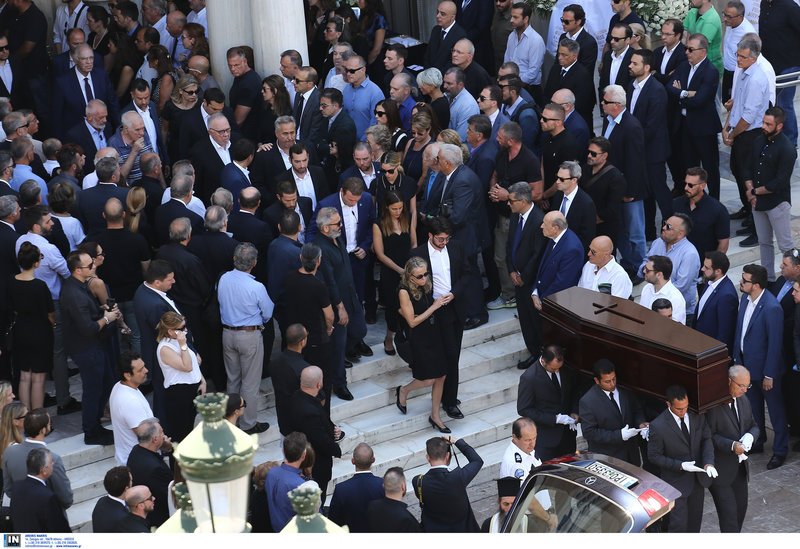Πλήθος κόσμου στο τελευταίο αντίο.