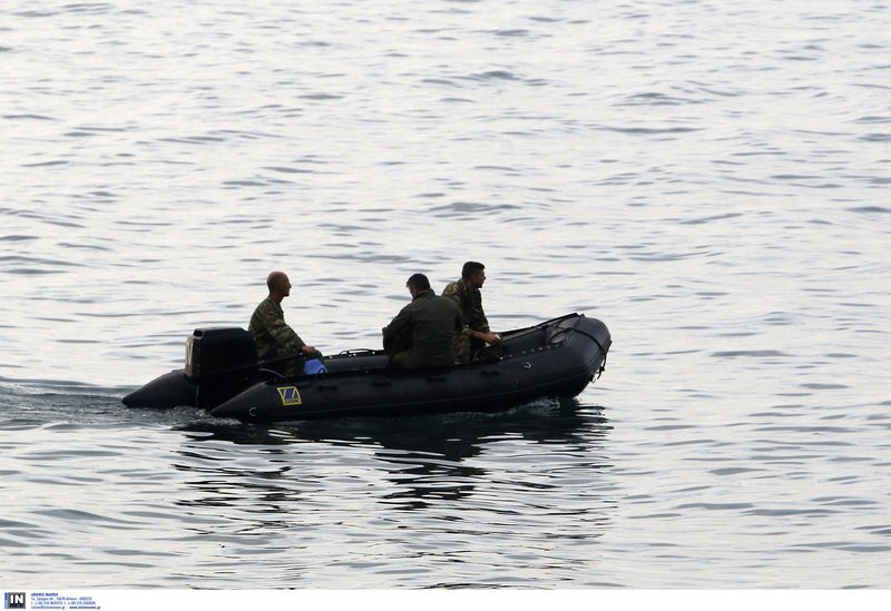 Ερευνες από άντρες του λιμενικού και της ΕΜΑΚ