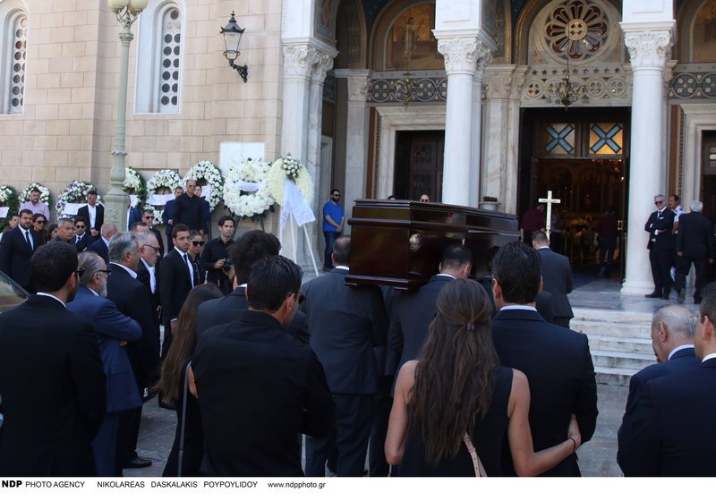 Η οικογένεια Κόκκαλη συνοδεύει τον βενιαμίν...