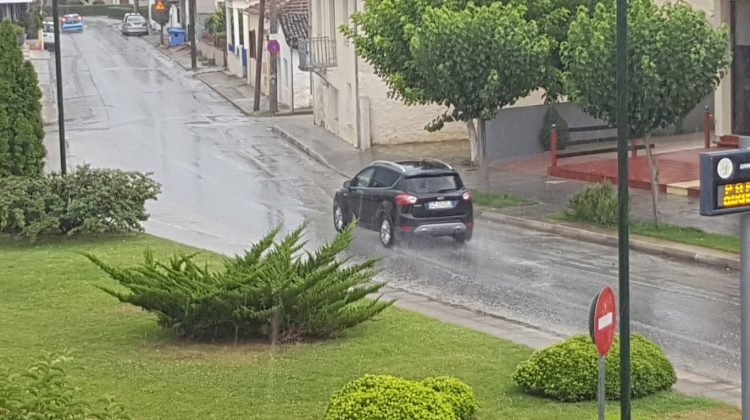 Το μπουρίνι που σάρωσε την πόλη των Τρικάλων -Πηγή: trikalavoice.gr