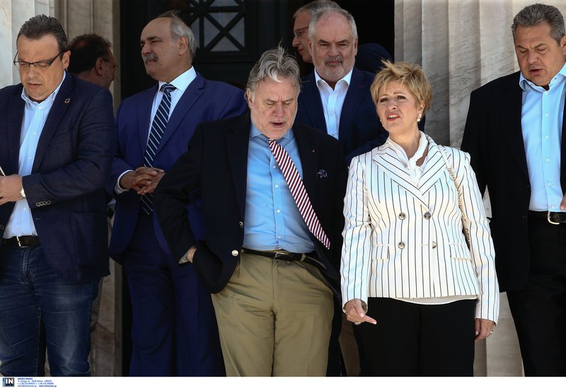 Ανάμεσα στους Κατρούγκαλο και Τσαρουχά ο υφυπουργός Παιδείας Κώστας Φωτάκης