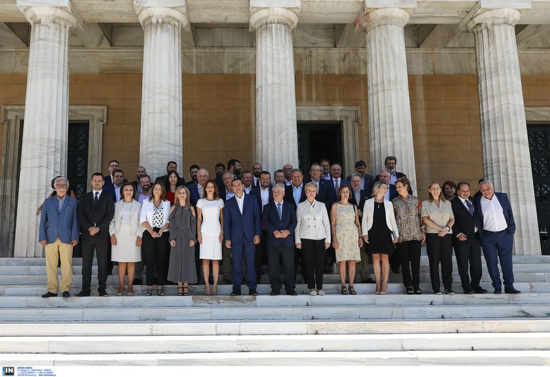 Πρόκειται για την τέταρτη κυβέρνηση του Αλέξη Τσίπρα μετά τις εκλογές του Σεπτεμβρίου του 2015
