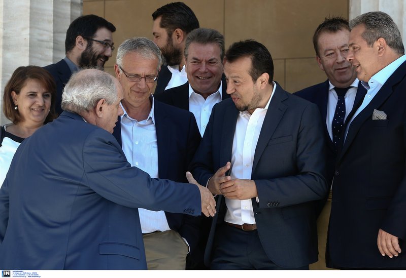 Η κυρία Τελιγιορίδου αριστερά, νέα υφυπουργός Αγροτικής Ανάπτυξης αλλά και οι νεοεισερχόμενοι Στρατής και Κρέτσος