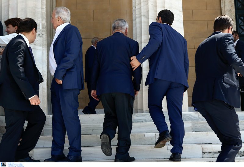 Ο πρωθυπουργός αποχώρησε με τον Γιάννη Δραγασάκη