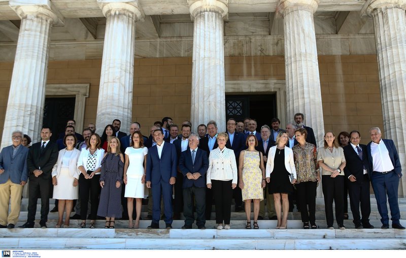 Η οικογενειακή φωτογραφία της νέας κυβέρνησης