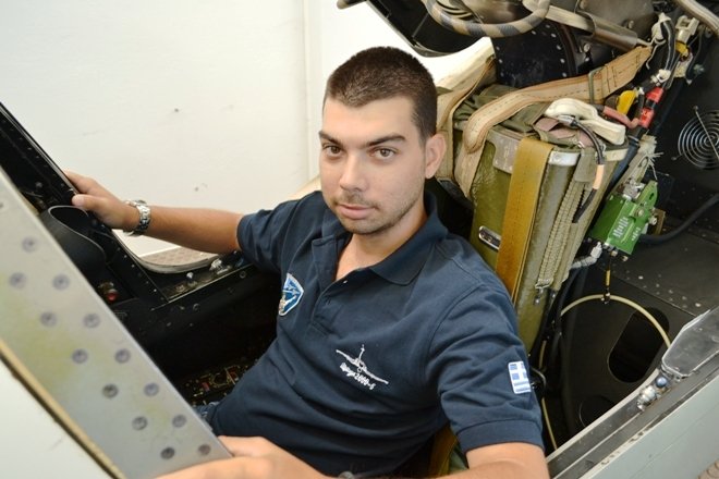 Μέσω του γαλλικού e-bay βρήκε το πρώτο κομμάτι του πιλοτηρίου