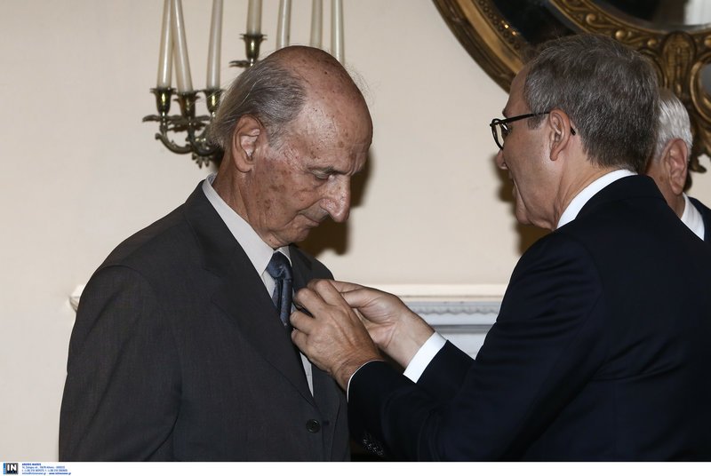 Το παράσημο στον Φιλόλογο Νικόλαο Τριανταφυλλόπουλο