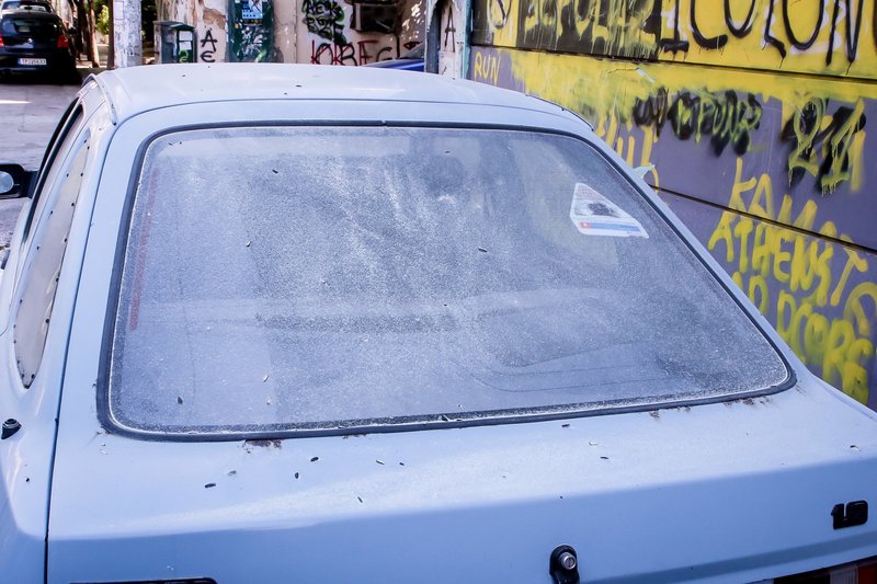 Εικόνες από την επίθεση σε σύνδεσμο οπαδών της ΑΕΚ στον Κολωνό | iefimerida.gr 5