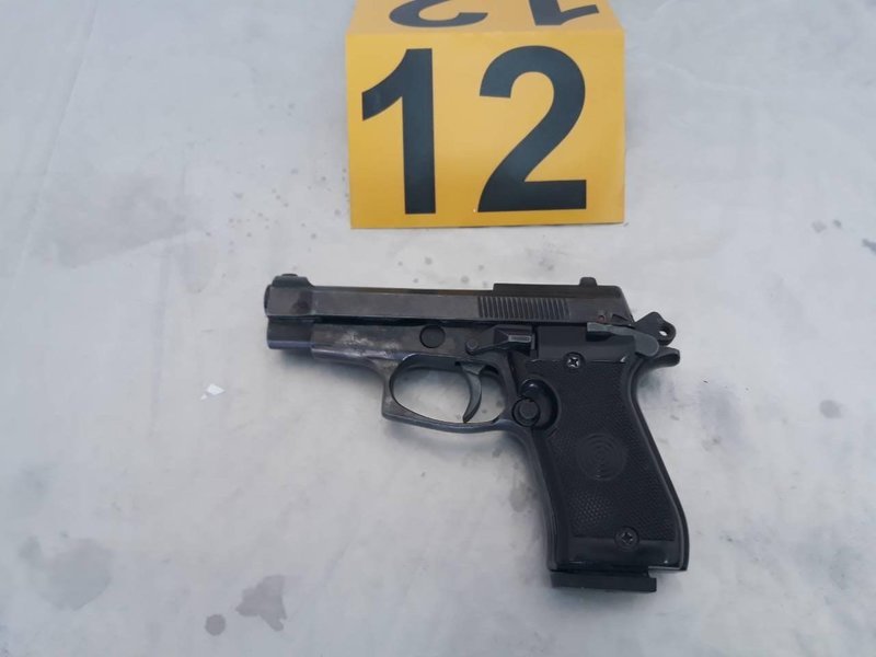 Η ΕΛ.ΑΣ στο πλαίσιο της έρευνας μπήκε σε 25 σπίτια όπου βρήκε χρήματα και ναρκωτικά.