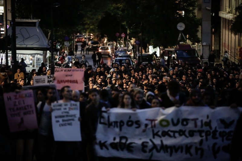 Στην πορεία συμμετείχαν συλλογικότητες της αριστεράς, αντιφασιστικές οργανώσεις, μέλη και υποστηρικτές της ΛΟΑΤΚΙ κοινότητας και απλός κόσμος
