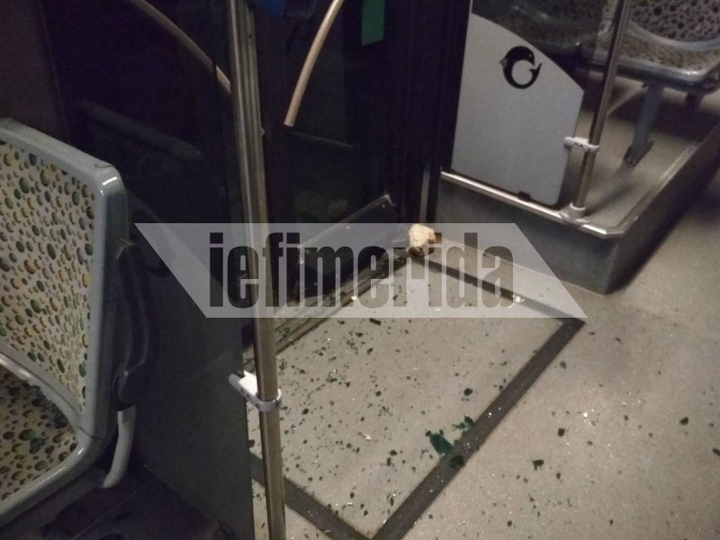 Τρόμος για οδηγούς και επιβάτες λεωφορείων από επιθέσεις με πέτρες -Αλλάζουν δρομολόγια | iefimerida.gr 11