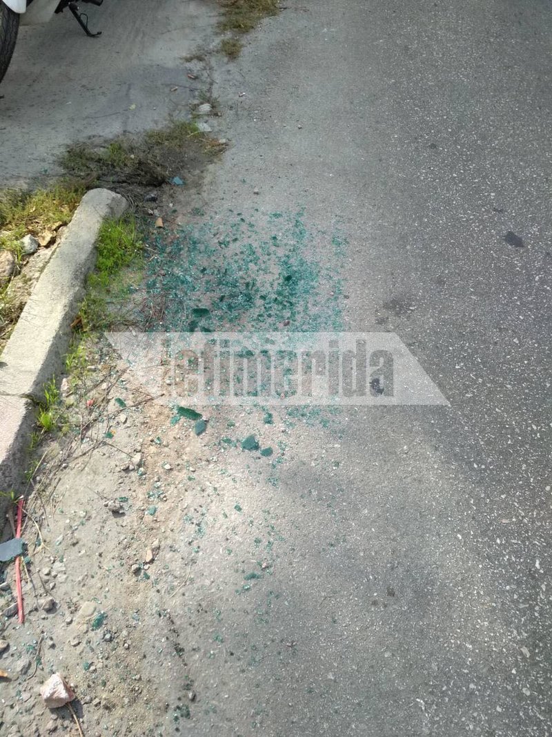 Σπασμένα τζάμια στο δρόμο, λίγο νωρίτερα λεωφορείο είχε δεχθεί επίθεση