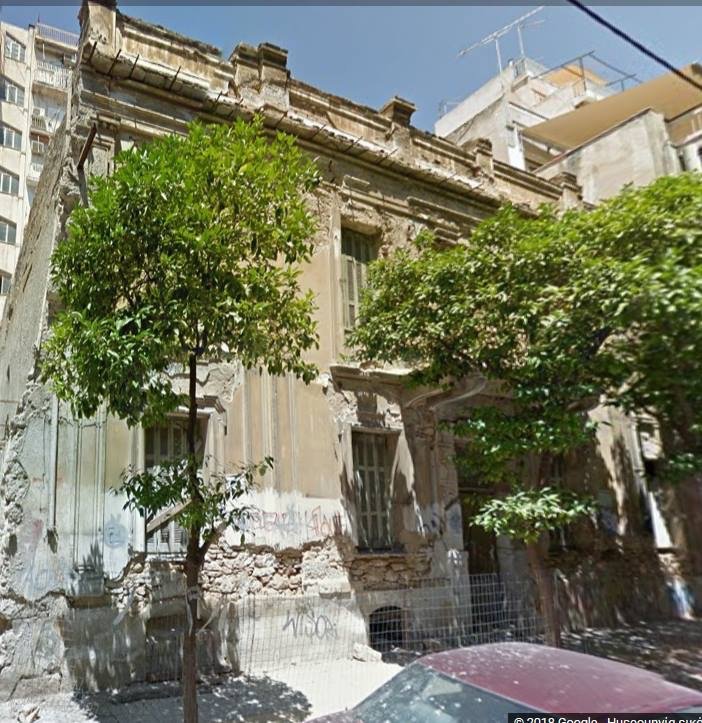 Το κτίριο πριν την κατάρρευση/Φωτογραφία Piraeus Press