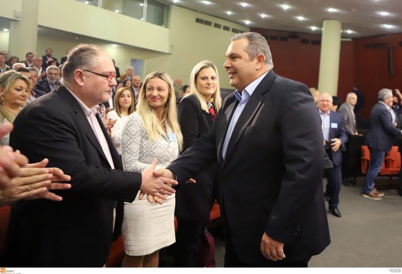 Ο πρόεδρος των ΑΝΕΛ κατά την είσοδο του