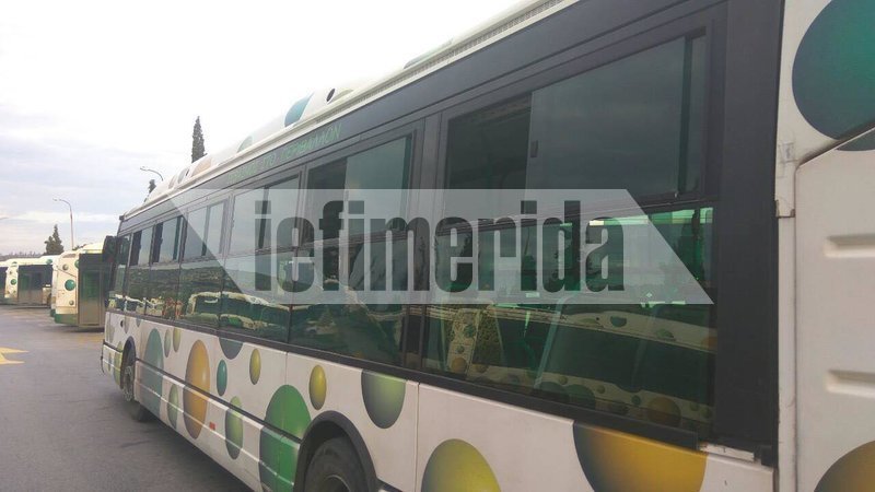 Κίνδυνος για τους επιβάτες από τις επιθέσεις με πέτρες στα λεωφορεία