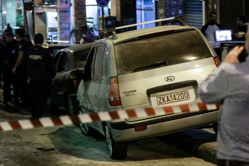 Παρκαρισμένα αυτοκίνητα στην περιοχή, μετά την καταδρομική επίθεση