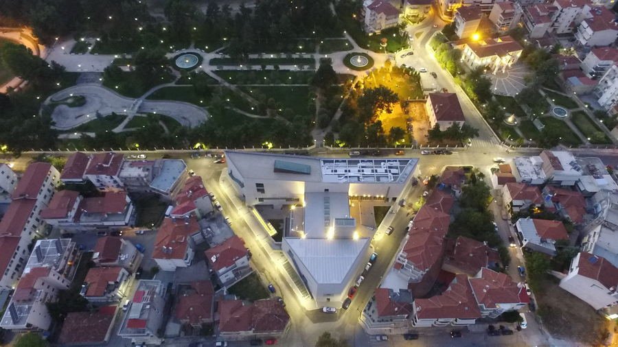 Mία βιβλιοθήκη με αναρίθμητους θησαυρούς
