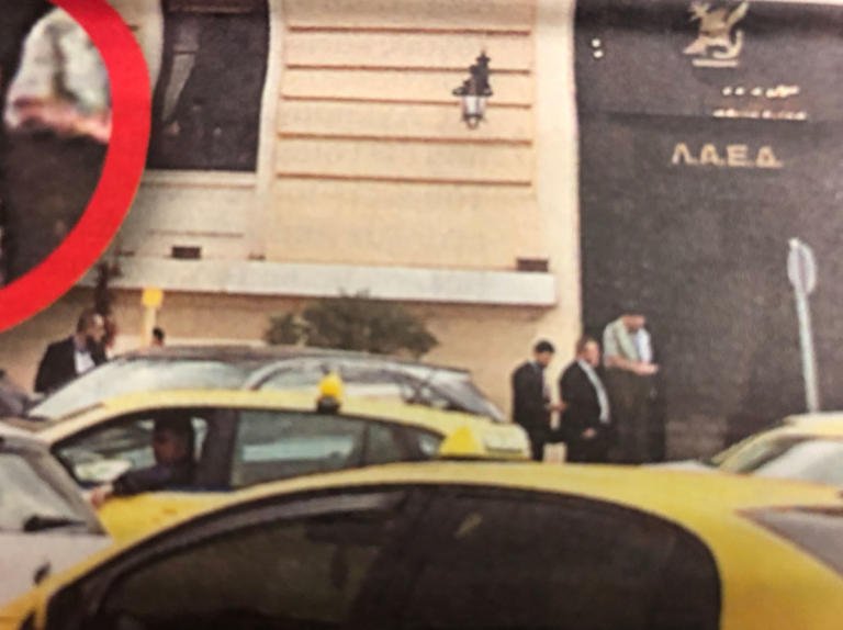 Ο Πάνος Καμμένος έξω από τη ΛΑΕΔ περιμένει τον Αλέξη Τσίπρα