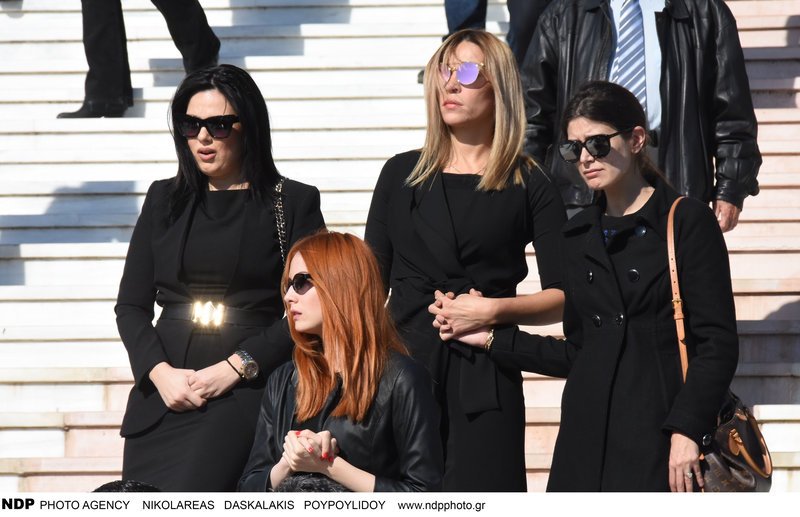 Οι συμπαίκτριες της Βικτώριας Καρύδα