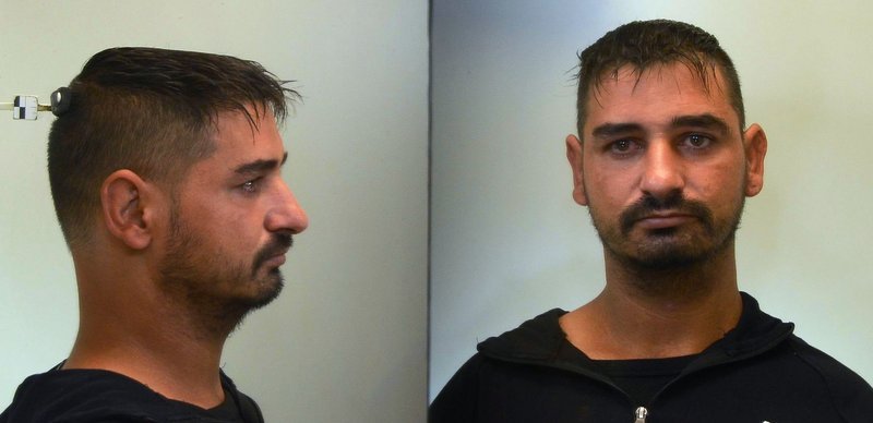 ΜΗΤΡΟΥ Ιωάννη ή Βαλάντη του Γεωργίου και της Ελπίδας, γεννηθέντα το 1984 ή 1985 ή 1988 στη Νίκαια ή στην Καλαμάτα ή στην Αθήνα