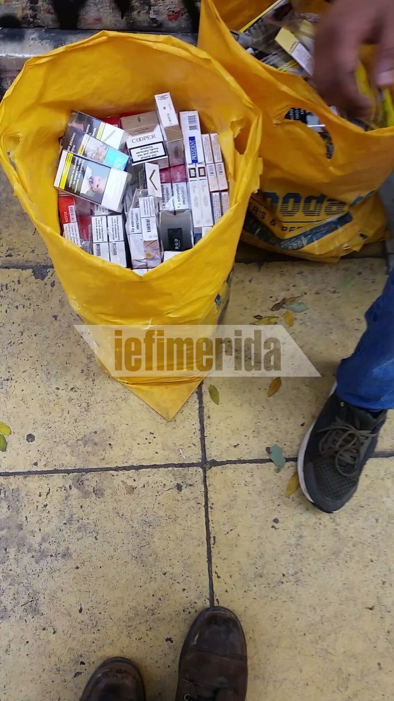 Κρυμμένα τσιγάρα μέσα σε σακούλες