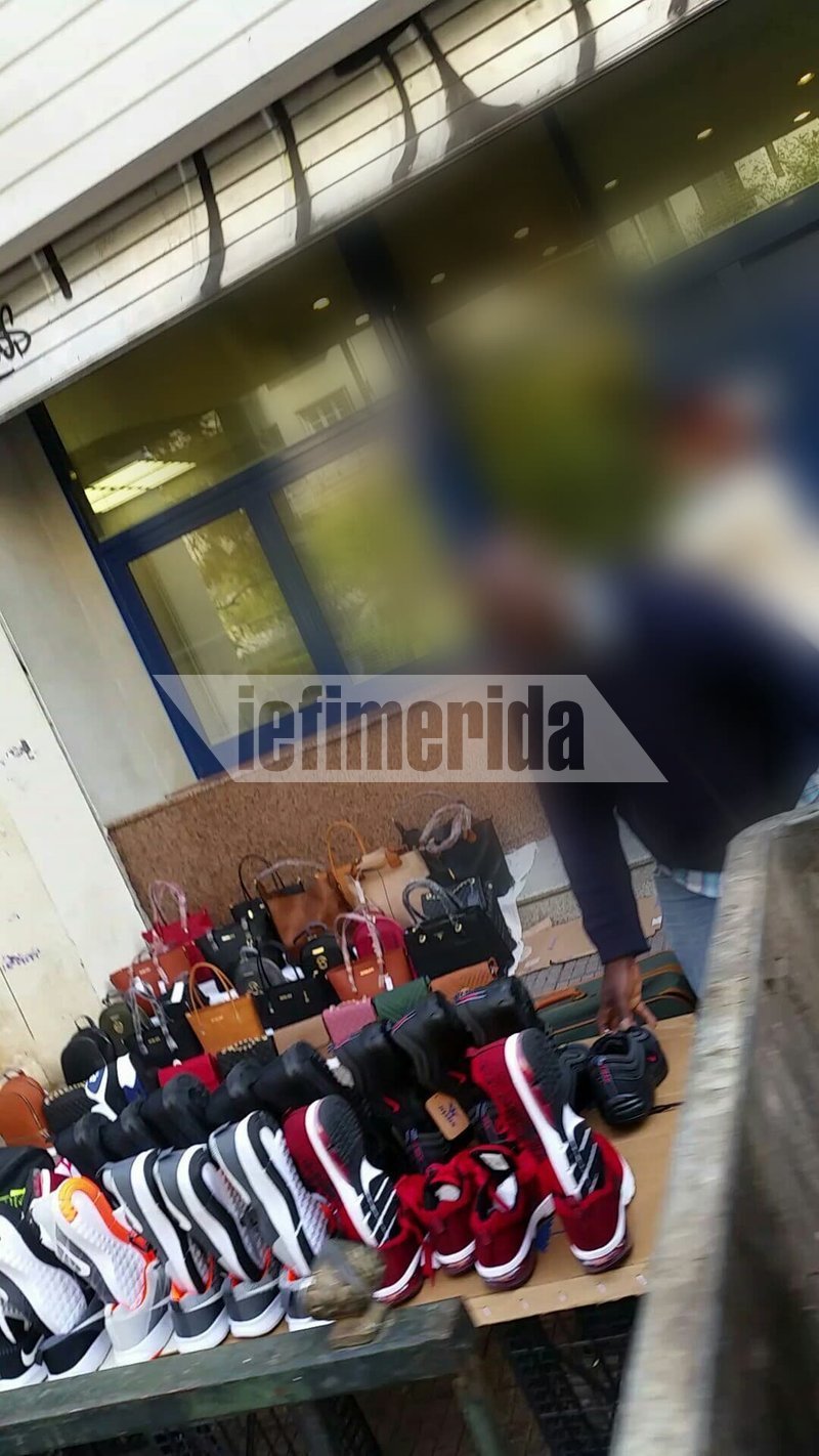 Μαγαζί κανονικό με μαϊμού προϊόντα έξω από την ΑΣΟΕΕ