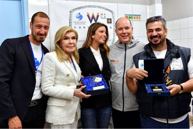 Η κυρία Μαριάννα Β. Βαρδινογιάννη και ο Πρίγκιπας Αλβέρτο του Μονακό με τη δημοσιογράφο του SkySportF1 και τους κυρίους Παπασάββα και Μαστοράκη