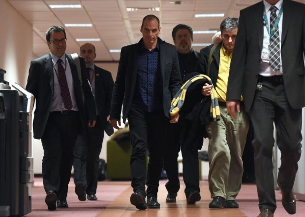 To μακρύ, μοναχικό ζεϊμπέκικο του Γιάνη Βαρουφάκη | iefimerida.gr 0