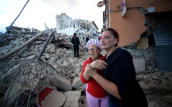 Ανείπωτη τραγωδία στην Ιταλία – Ξεπέρασαν τους 120 οι νεκροί από τον σεισμό, χωριά «εξαφανίστηκαν» | iefimerida.gr 0