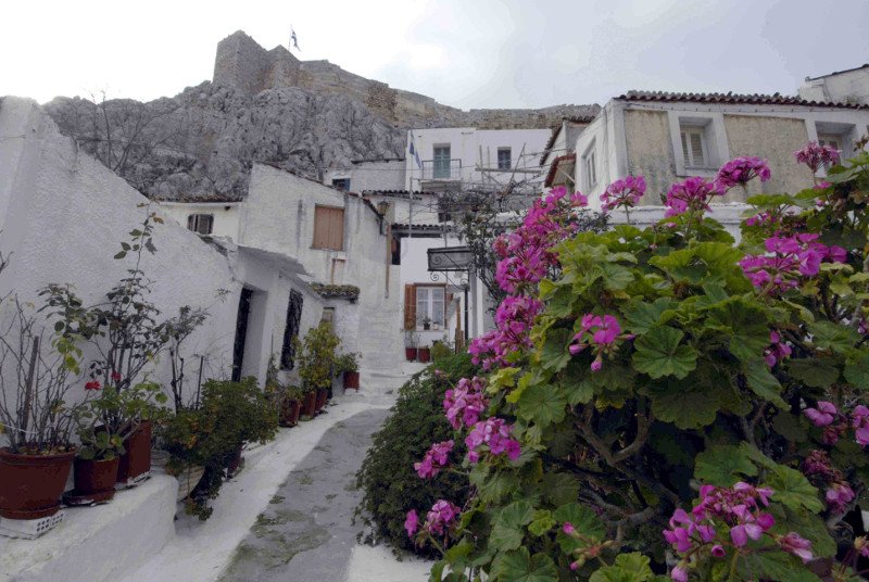 Βόλτα και γνωριμία με ιστορικά κτίρια της Αθηνας και ελεύθερη συμμετοχή