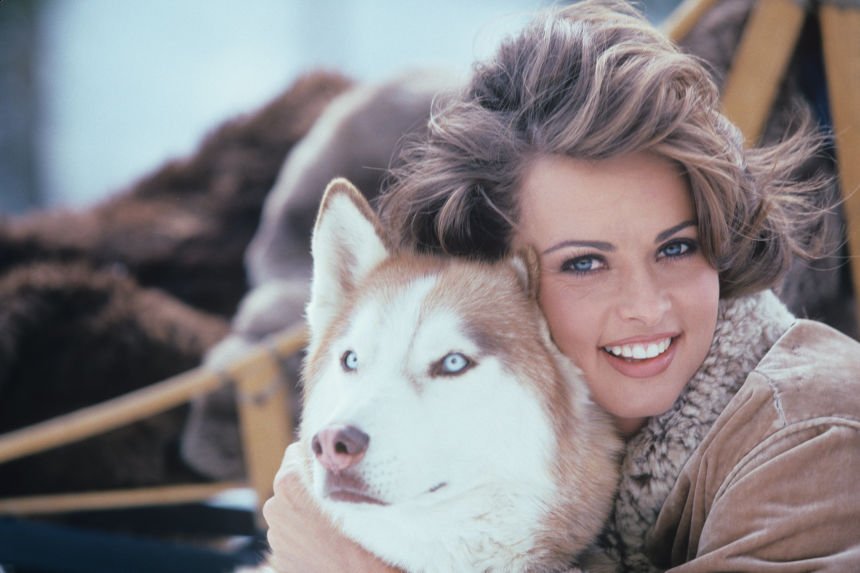 Η Playmate του 1998 για Playboy, Karen McDougal- Φωτογραφία: playmates.com