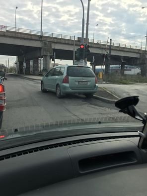 Στη Θεσσαλονίκη οι οδηγοί παρκάρουν... όπου βρουν -Οι εικόνες που έγιναν viral | iefimerida.gr 1