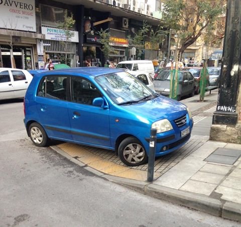 Στη Θεσσαλονίκη οι οδηγοί παρκάρουν... όπου βρουν -Οι εικόνες που έγιναν viral | iefimerida.gr 3