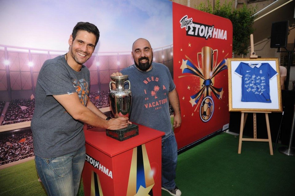 Το κύπελλο του EURO 2004 στα πρακτορεία του ΟΠΑΠ | iefimerida.gr 0
