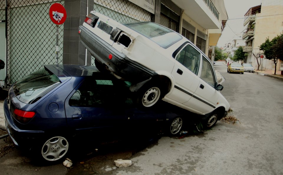 Μέσα στο πάρκινγκ του σούπερ μάρκετ που πλημμύρισε -Εικόνες βιβλικής καταστροφής στην Αττική | iefimerida.gr 14
