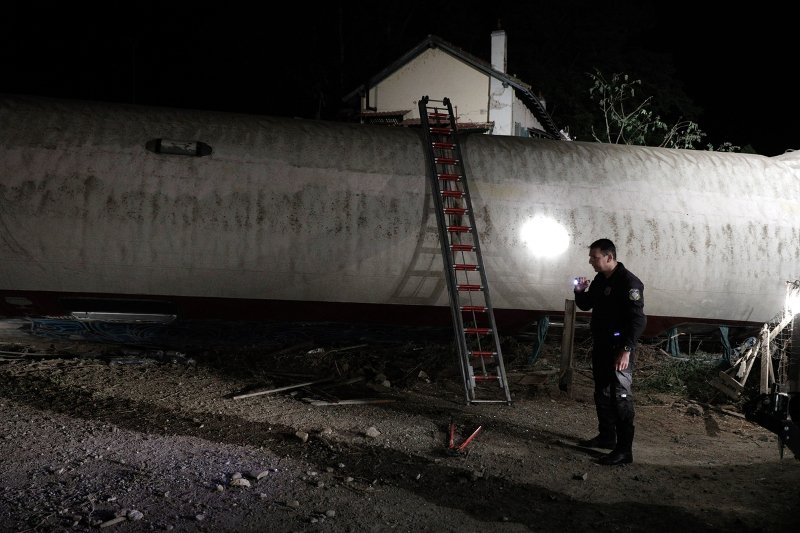 Ερευνες για την τραγωδία στο Αδενδρο -3 οι νεκροί από τον εκτροχιασμό τρένου | iefimerida.gr 3