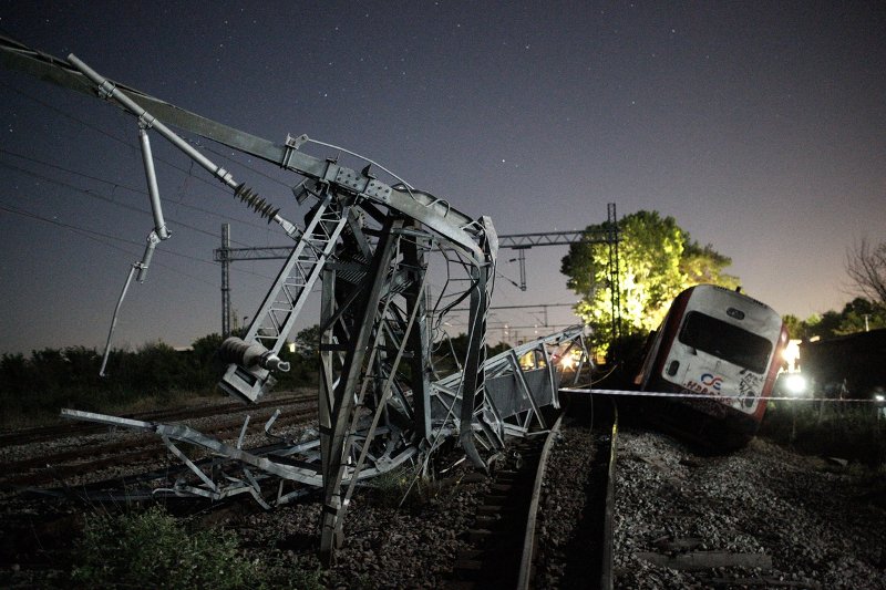 Ερευνες για την τραγωδία στο Αδενδρο -3 οι νεκροί από τον εκτροχιασμό τρένου | iefimerida.gr 2