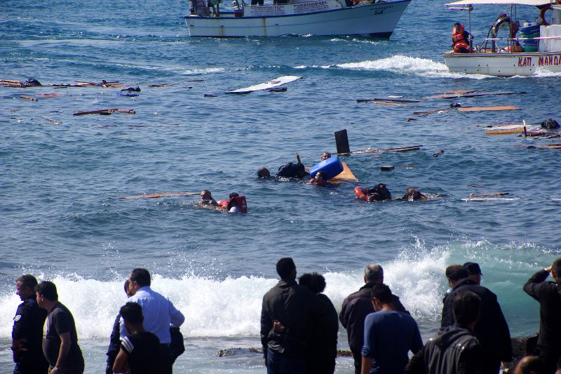Παγώνει το αίμα: Εικόνες που συγκλονίζουν από την τραγωδία στη Ρόδο – Τέσσερις μετανάστες νεκροί, ανάμεσά τους και ένα παιδί | iefimerida.gr 1