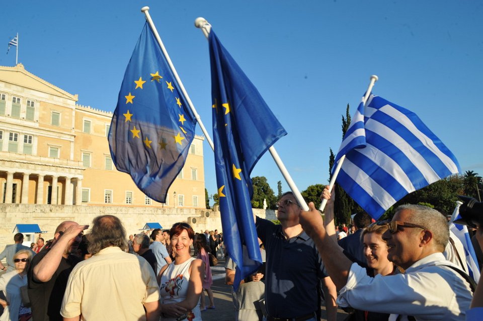 Thousands rally in Athens for Greece to stay in Europe | iefimerida.gr 4