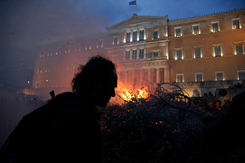 Χιλιάδες αγρότες και τρακτέρ στο Σύνταγμα -Μεγάλο συλλαλητήριο | iefimerida.gr 0