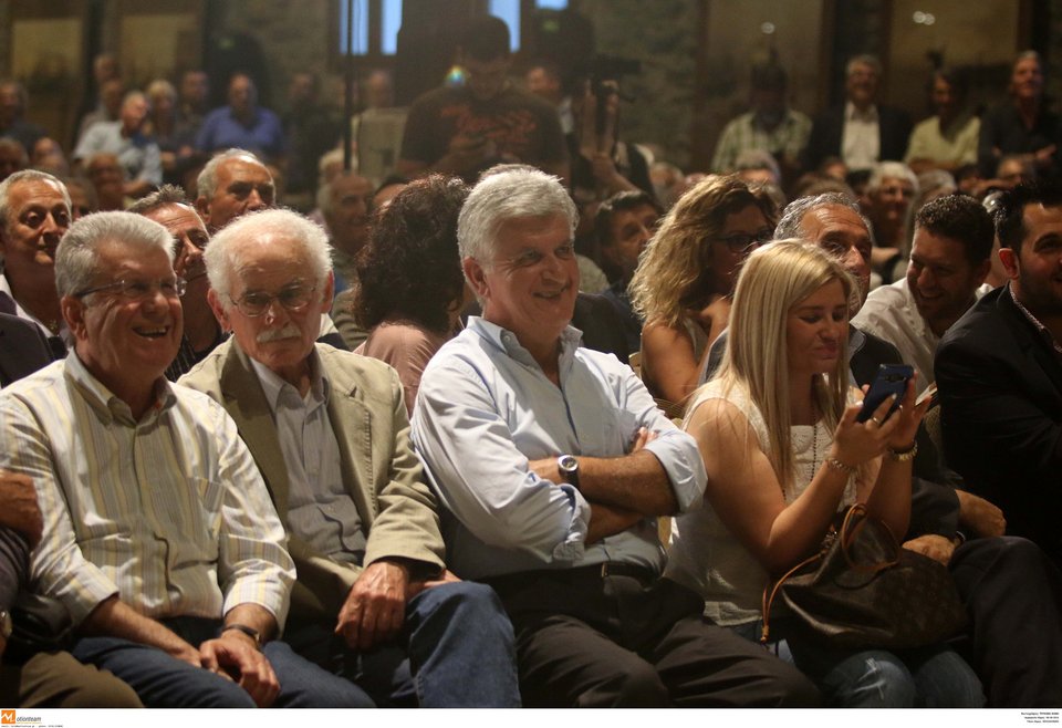 Τι απάντησε ο Γιώργος Παπανδρέου στα σχόλια για το μουστάκι του | iefimerida.gr 4