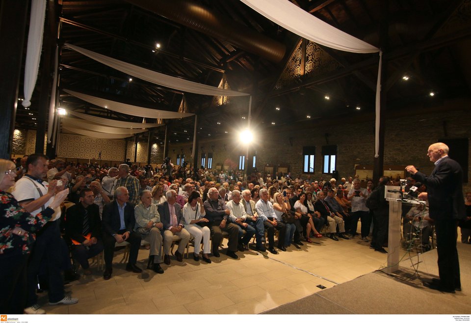 Τι απάντησε ο Γιώργος Παπανδρέου στα σχόλια για το μουστάκι του | iefimerida.gr 2