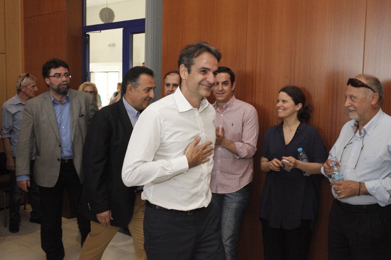 Μητσοτάκης: Εγώ στο λαϊκό Μενίδι, ο Τσίπρας στο Μουσείο Ακρόπολης | iefimerida.gr 1